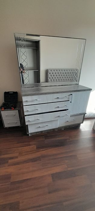 Mebelshik.Razborka zborka mebeli.Mebil sochib yigamiz.Pereyezd kvartir