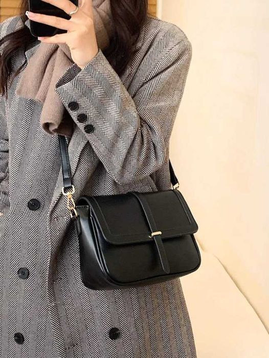 Лека минималистична бизнес чанта