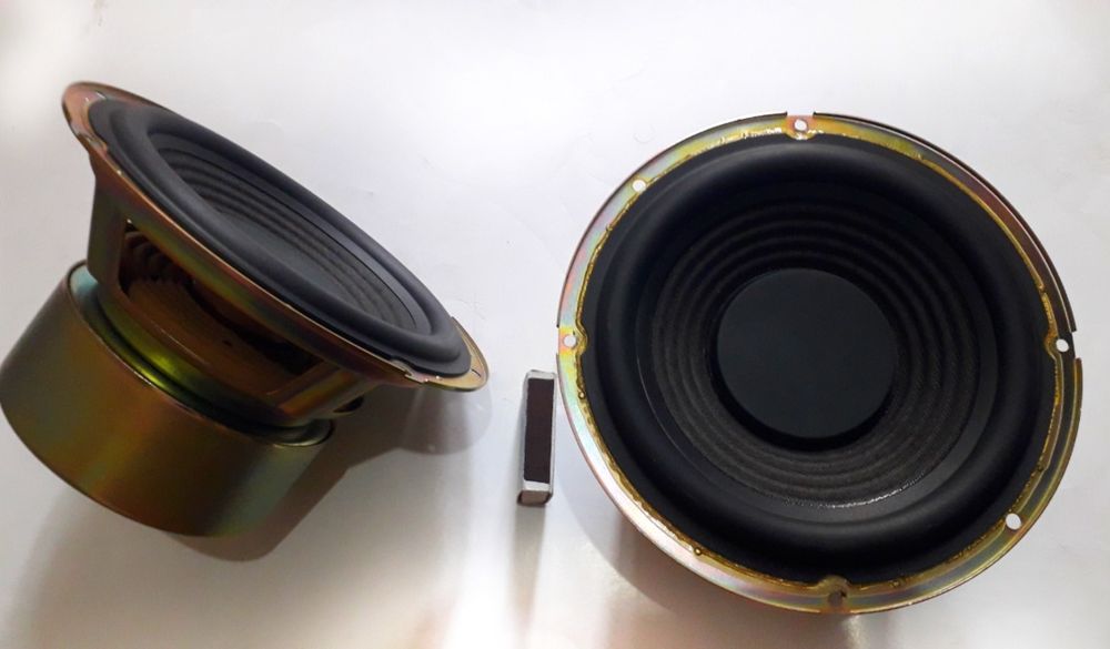 Subwoofer SONY Bir Juft 8 dyum 2x