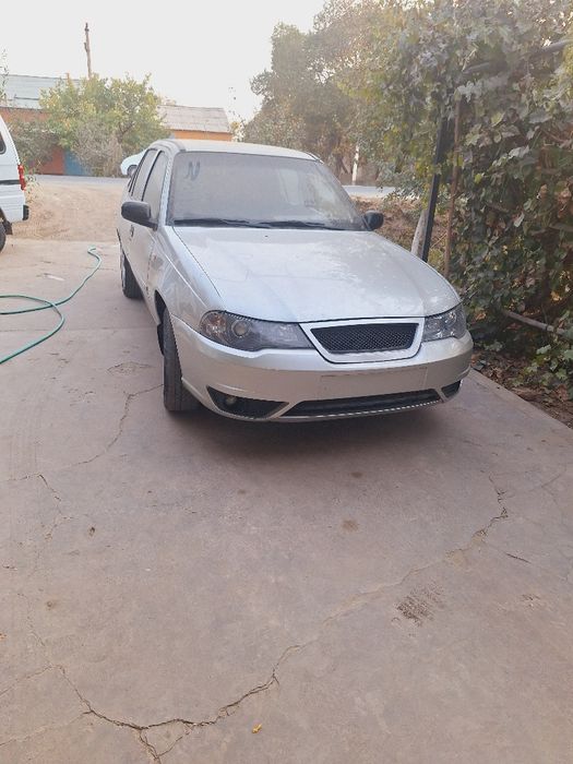 Nexia  2 sotiladi Yangiariq Avaz Utarda