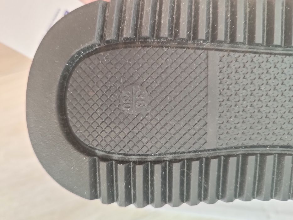 Продам кеды новые!