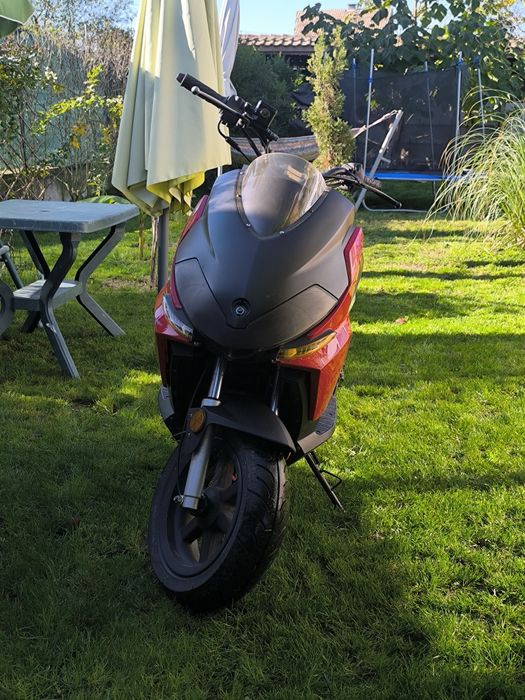 Скутер BENELLI 50сс (с документи)