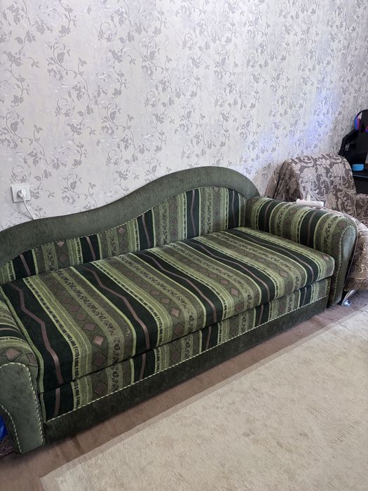 Отдаю диван и кресло
