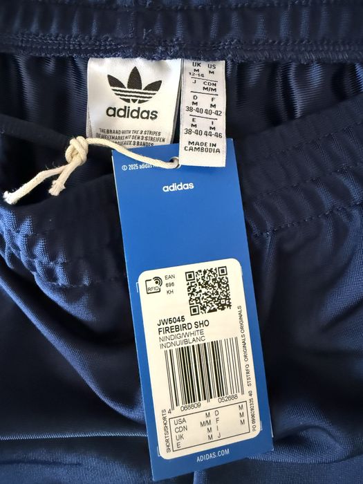 Къси панталонки Adidas, с етикет