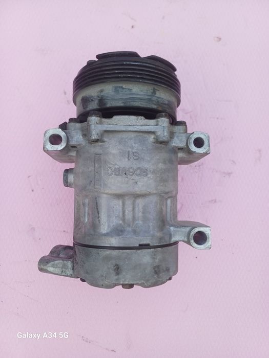 Compresor climă renault clio dacia logan 1,2 benzină cod 8200037058. 400 lei