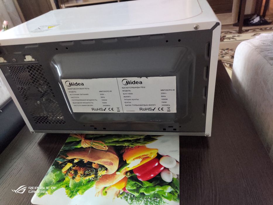 Продам микроволновку Midea