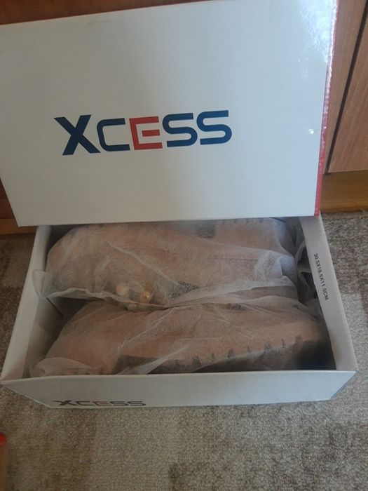 Лоуфъри в бежов цвят