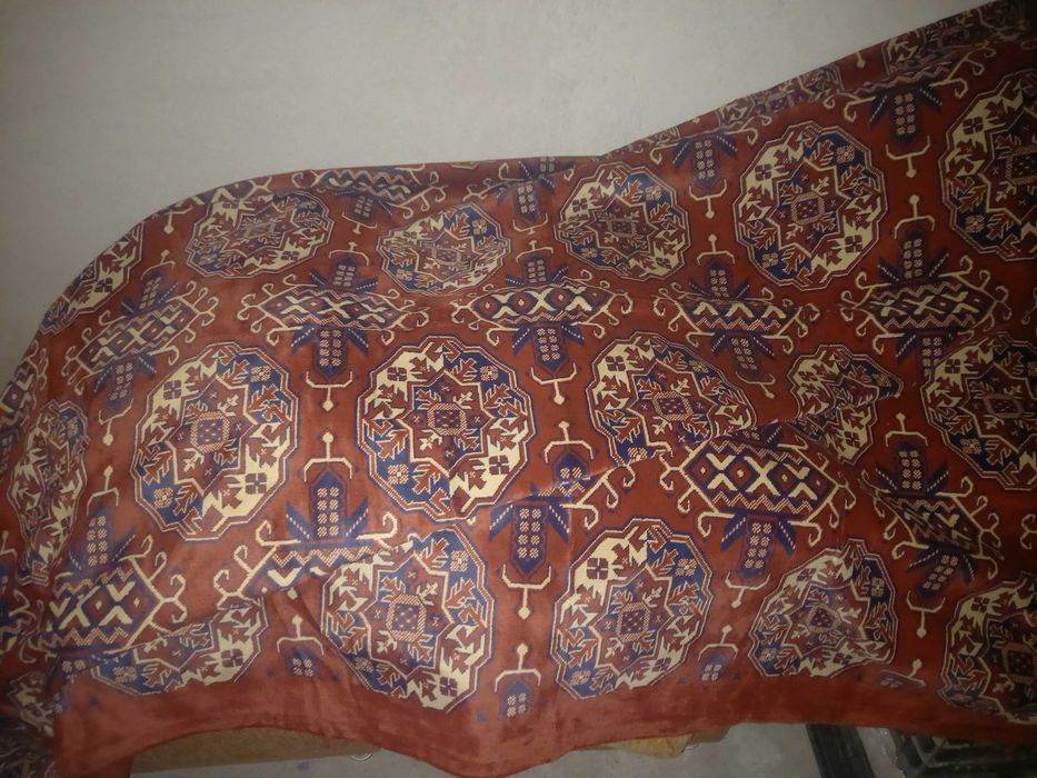 Килим уникален тънък чисто нов