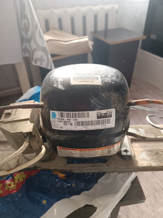Компрессор большого холодильника Indesit TH355-NS-222