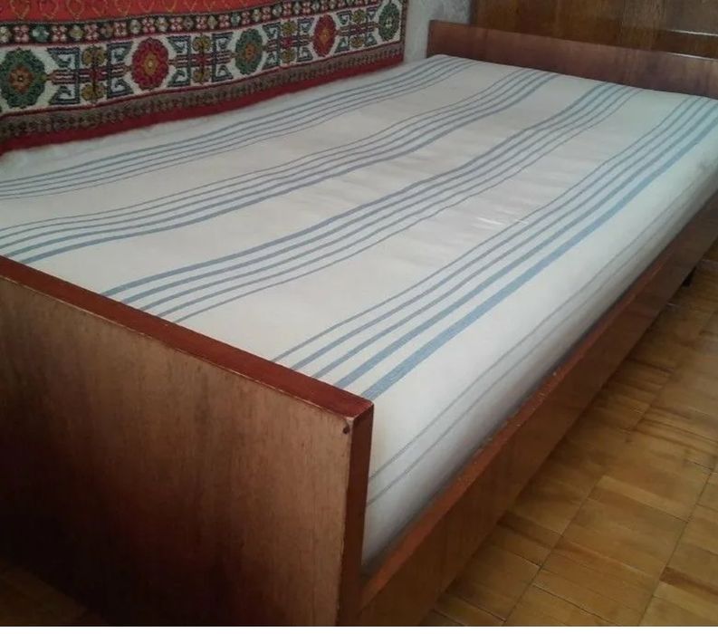 Кровать и матрас