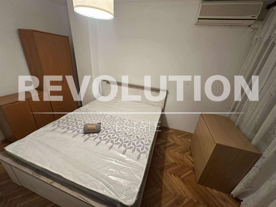 Тристаен апартамент в района на Колхозен пазар!