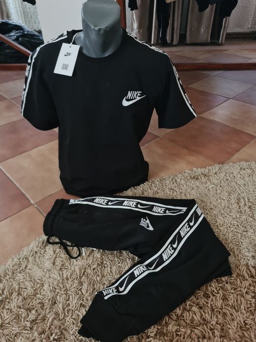 Compleuri bărbați Nike!