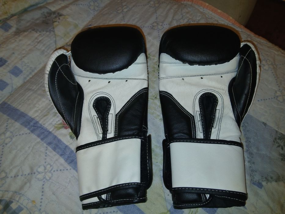 Комлект боксера (перчатки, шлем)