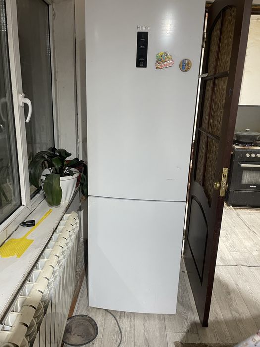 Большой двух камерный холодильник. В отличном состояние