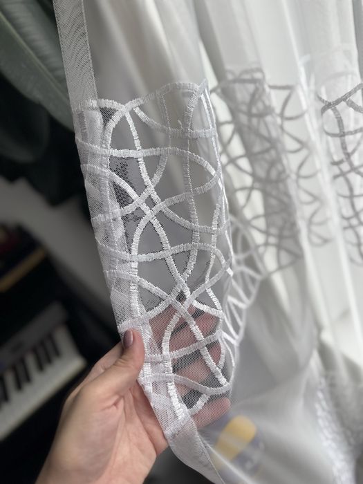 Perdea deosebita din voal, cu model