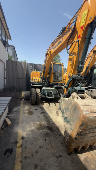 Ekskavator. Hyundai 140