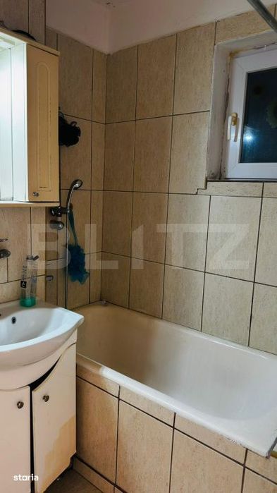 Apartament 3 camere decomandat , 70 mp. , bloc cu lift , zona M15