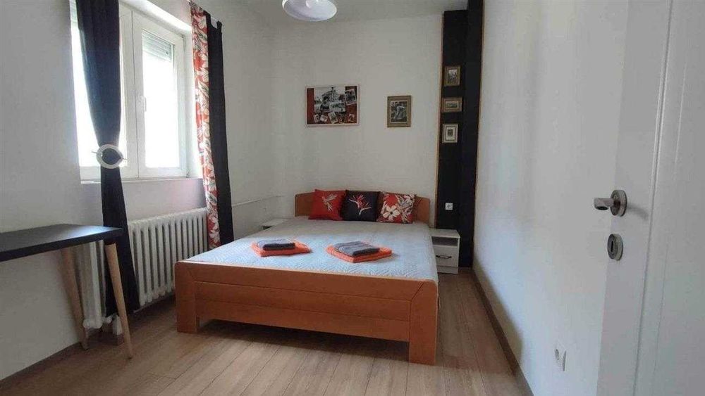 Дава се под наем Двустаен апартамент в Бургас, Център - 58 кв.м за 204 € - Снимка #2