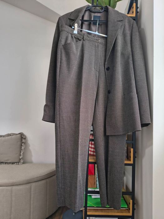 Costum femei cu pantaloni din lână