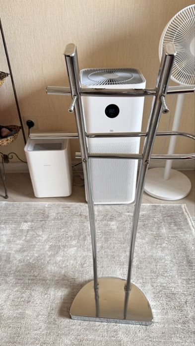 Продаю стол журнальный IKEA