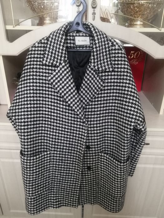 Пальто красивое.