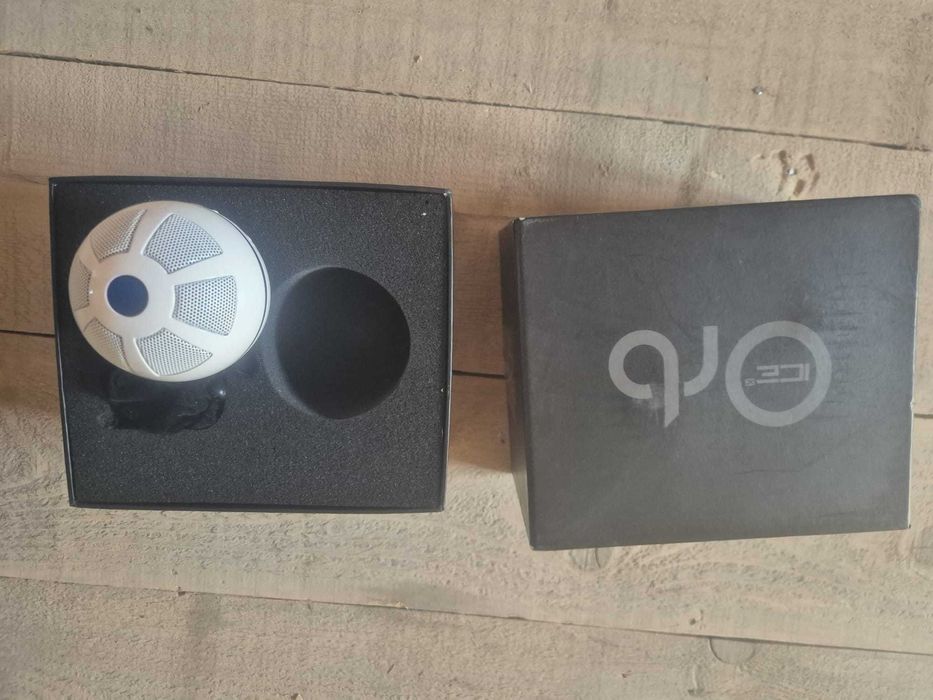 Boxa bluetooth care leviteaza