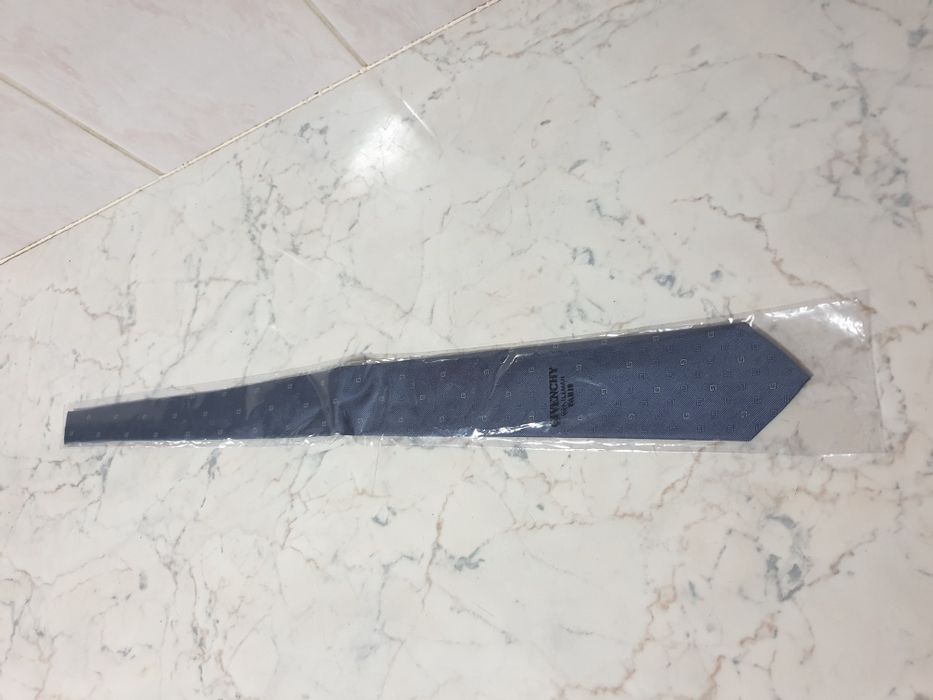 Pret Super! Ptr. Cravata originală Tipla model rar Givenchy - Franta