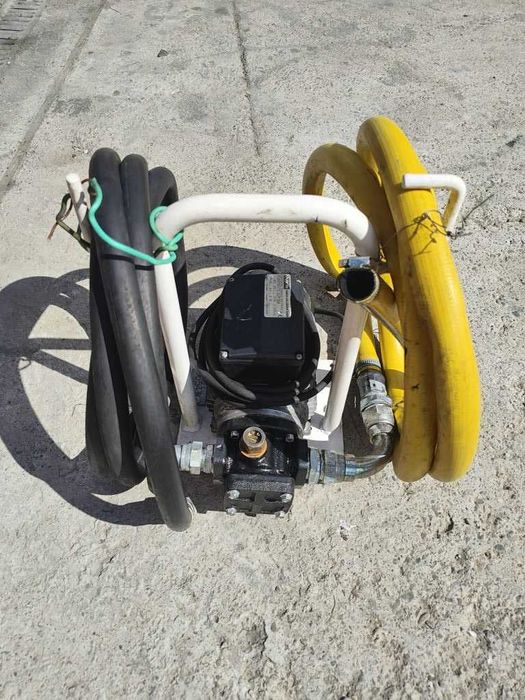 pompa transfer ulei lichide cu furtune,suport,pistol