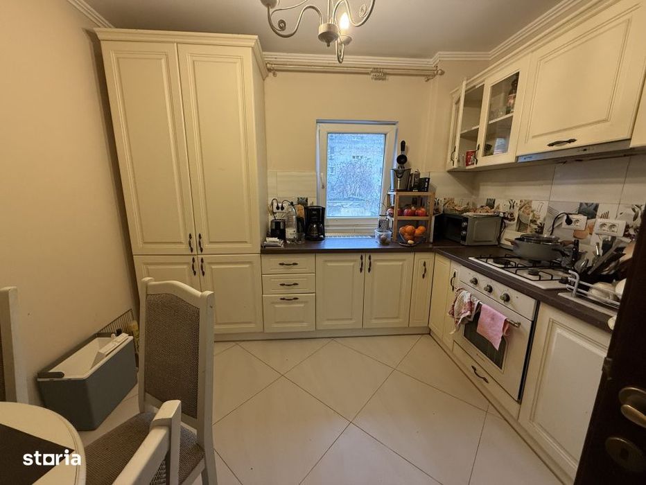 Apartament 4 camere, decomandat, etaj 1 - Bucovina