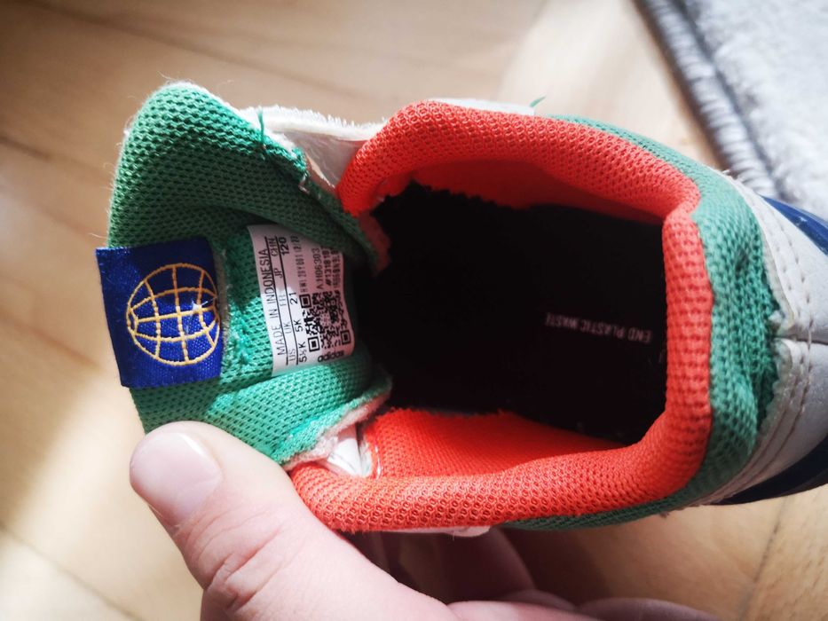 Два чифта Адидас н. 21