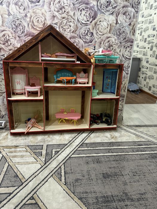 Продам кукольный домик