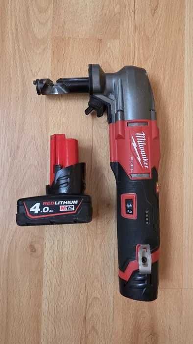 INCHIRIEZ/ÎNCHIRIERE mașina de tăiat tablă Milwaukee M12 FNB 16