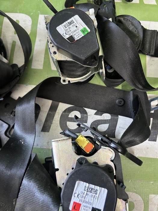 Centuri siguranță stânga și dreapta față Ford Focus 4