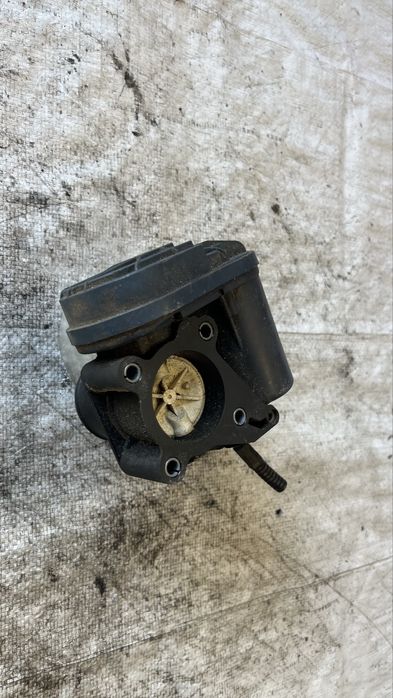 Fiat Grande Punto 1.4i 06- дросел