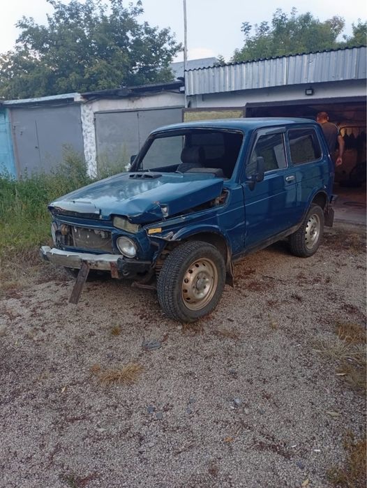 Продам Ниву (аварийная) на ходу
