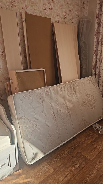 Детская кровать  и комод