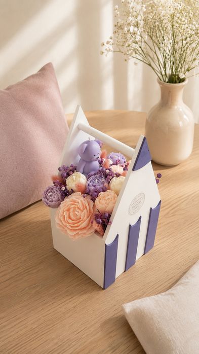 Aranjament floral parfumat din ceara de soia,nuanțe:alb,roz pal,lila,pentru: început de an școlar/educatoare/învățătoare