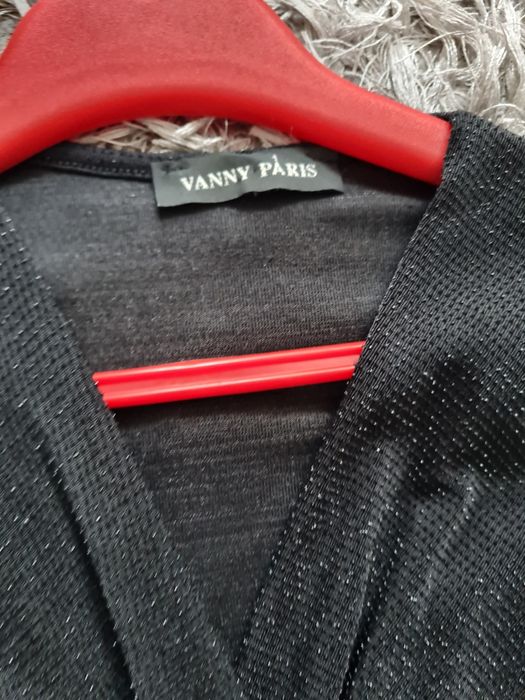 Елегантна рокля с блестящи нишки