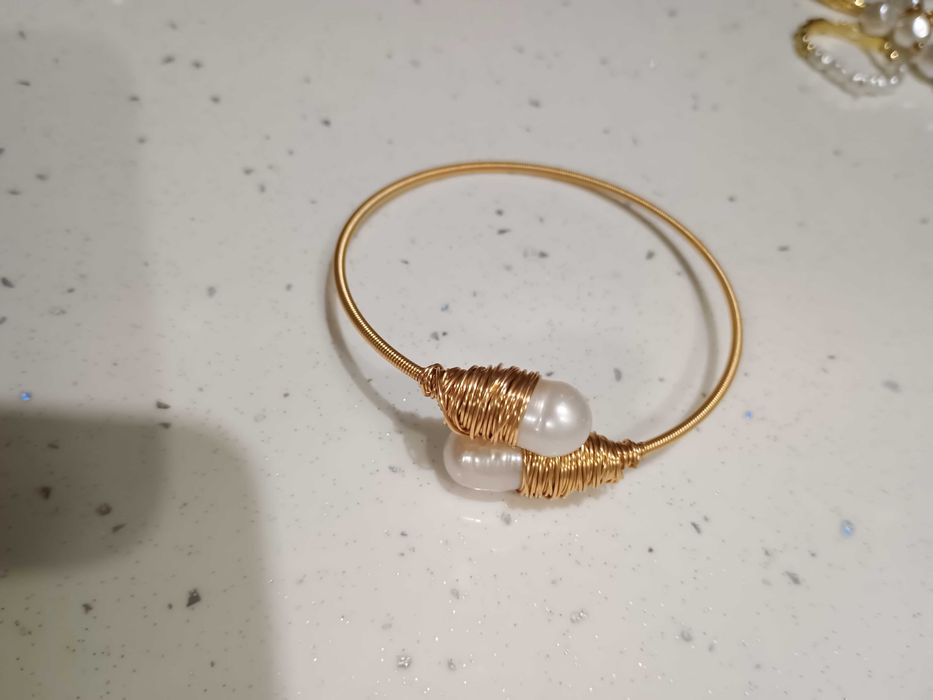 Нова гривна с големи речни перли