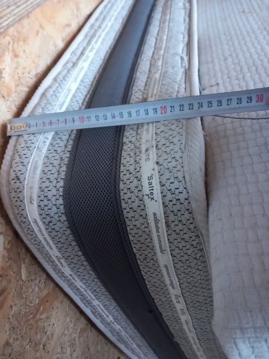 Doua.       bucati saltele