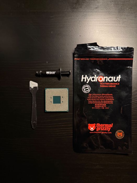 AMD Ryzen 7 5700X3D Socket AM4 – CA NOU, sigilat în mod practic