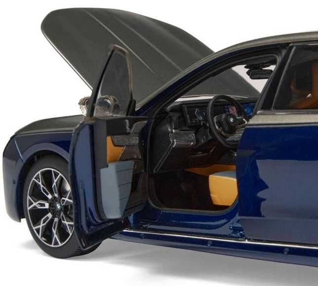 Macheta originala Bmw i7 G70 scara 1:18