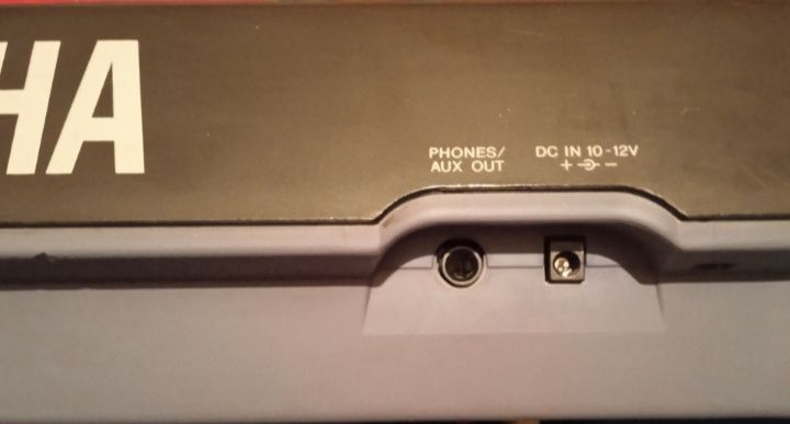 Синтезатор Ямаха.