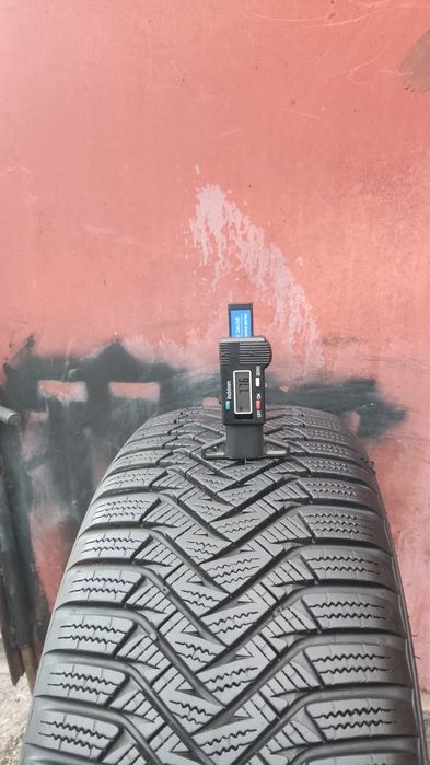 1бр. зимнa гумa  205/55/16 Laufenn 
dot23
7mm
Много добро състояние на