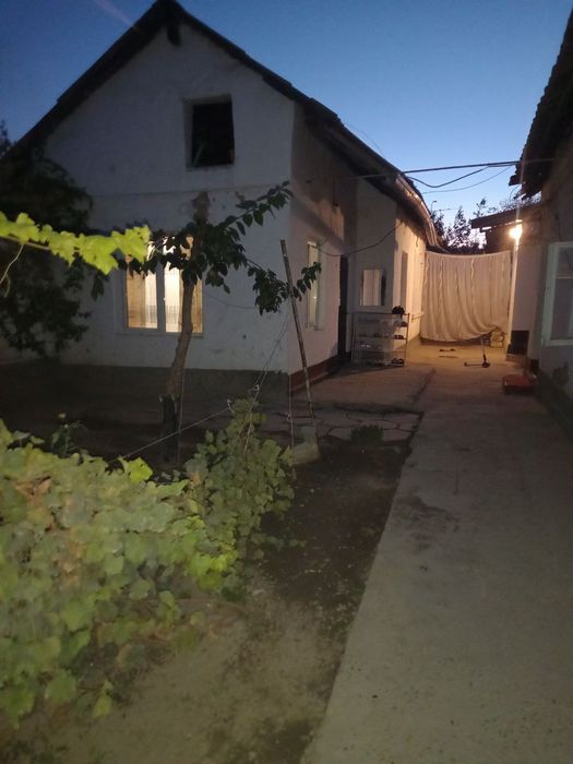 Продаётся паловина  дома