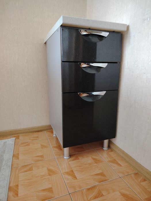 Продам Комод 3 полочный