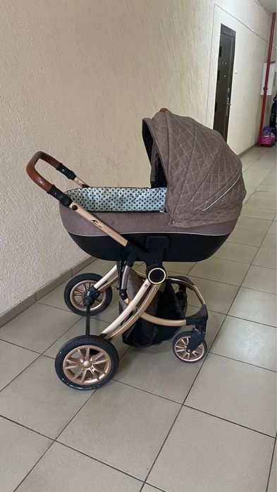 Продам детскую коляску зима-лето с автокреслом, плюс еще велик.