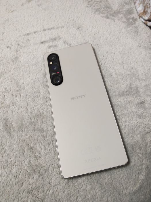 Xperia 1V, 12/256, alb, impecabil, nou