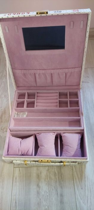 Кутия за бижута - НОВА