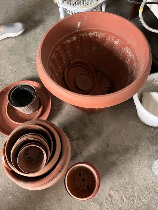 Продается горшки разного размера